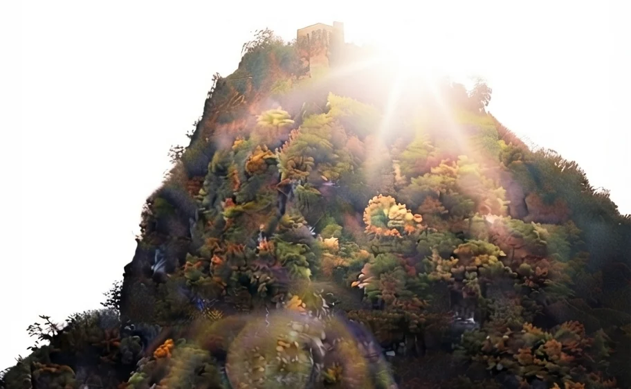 Lo Scoglio di Roccaporena nella luce del mattino